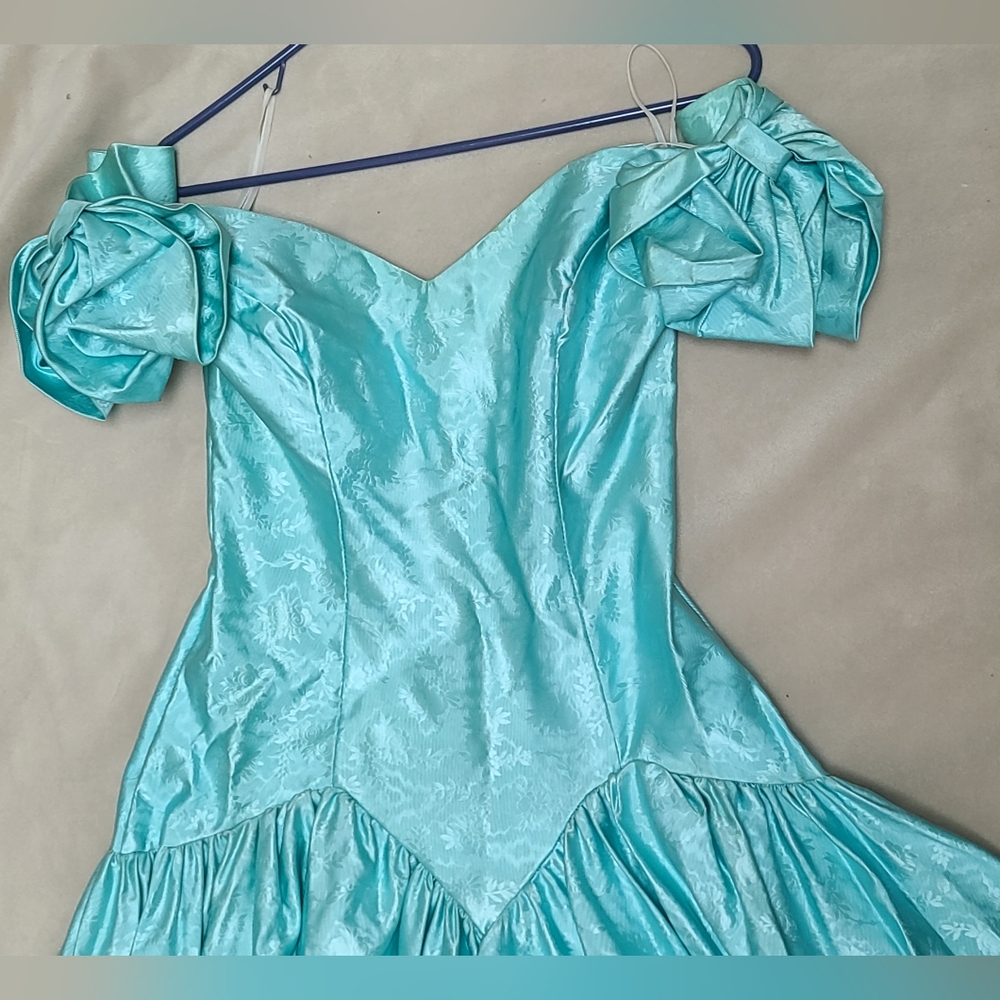 Elegant Aqua Off-Shoulder Gown, Vintage, Made In USA, Union Tag, 80's - Picture 16 of 16